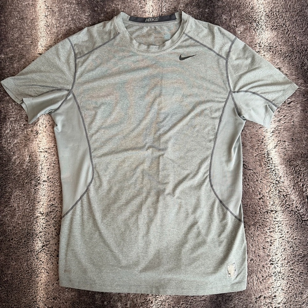 Nike Men's Gray Short Sleeve Tee